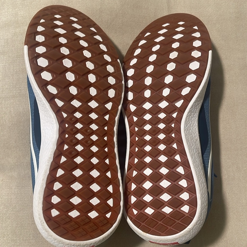 Vans - Picture 2 of 4